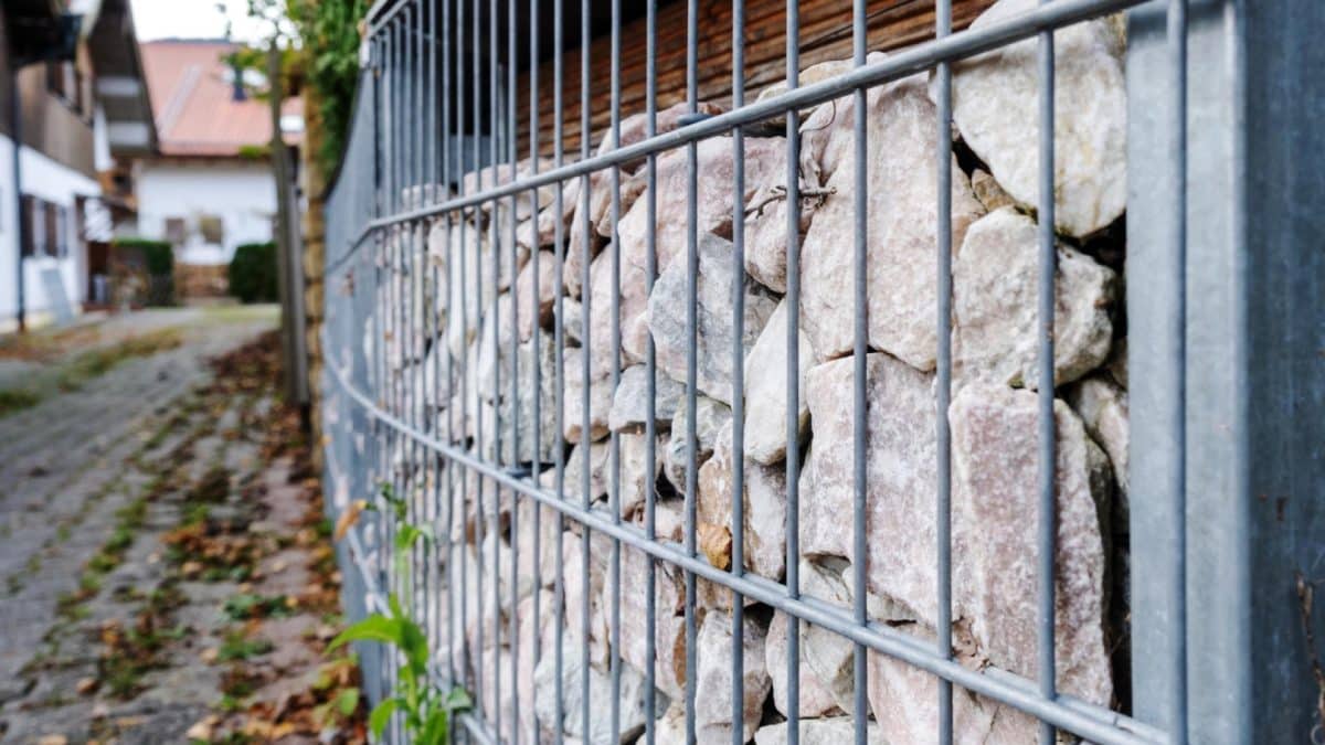 Le gabion métallique pour votre clôture extérieure